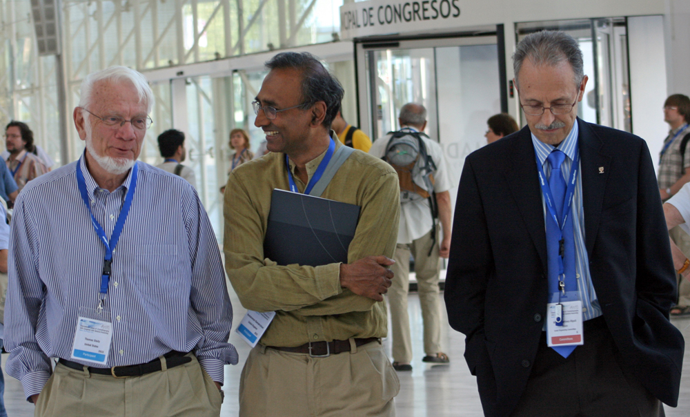 Dos de los Laureados Nobel y el Vice-Chairman de IUCr2011